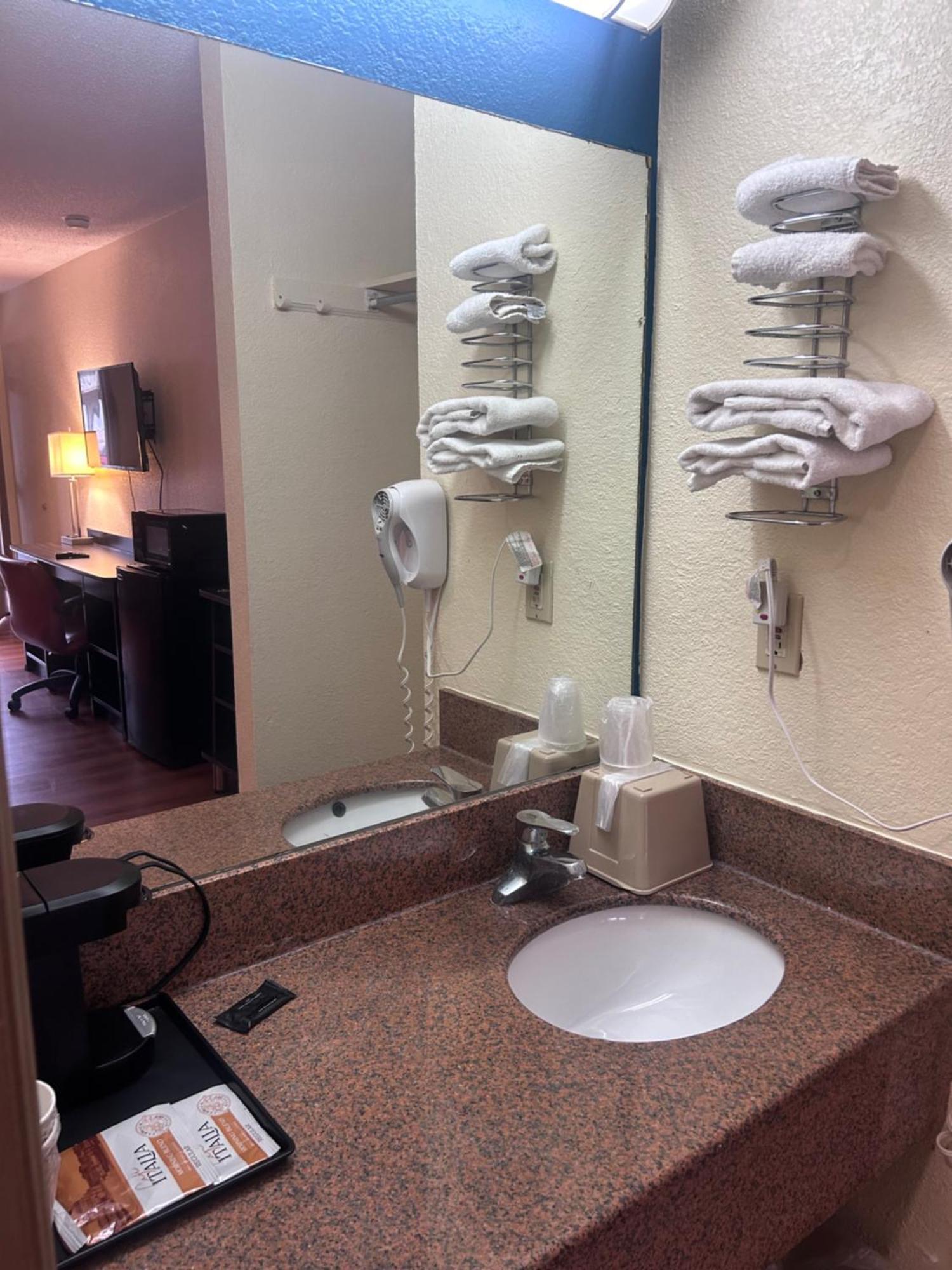 Americas Best Value Inn Dayton Buitenkant foto